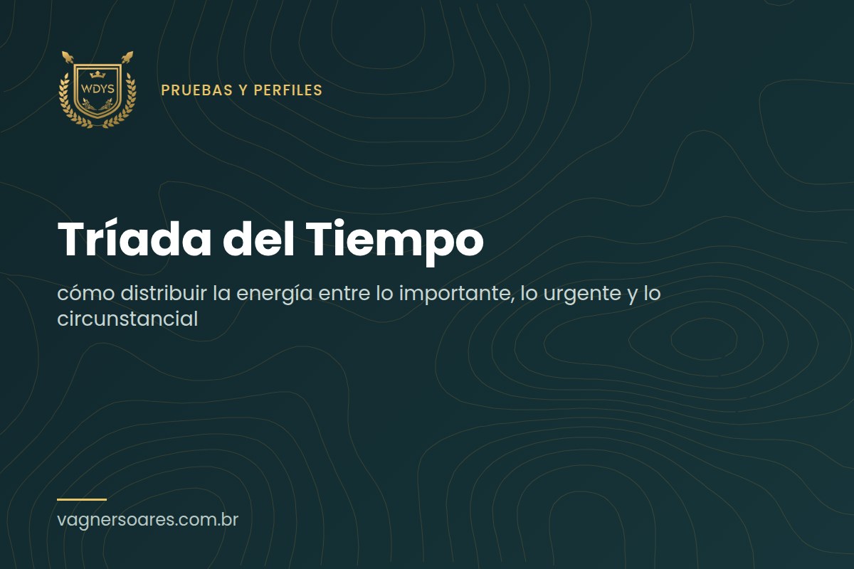 Una mujer organiza notas adhesivas de colores sobre una agenda abierta
